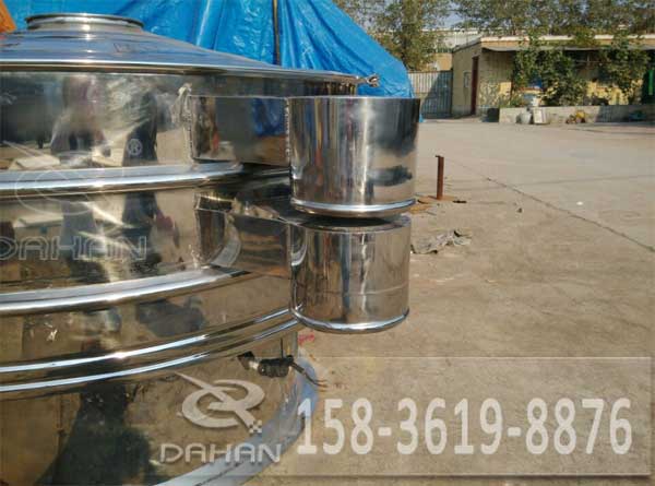 鋼珠分級振動篩分機(jī)出料口 鋼珠分級振動篩分機(jī)出料口